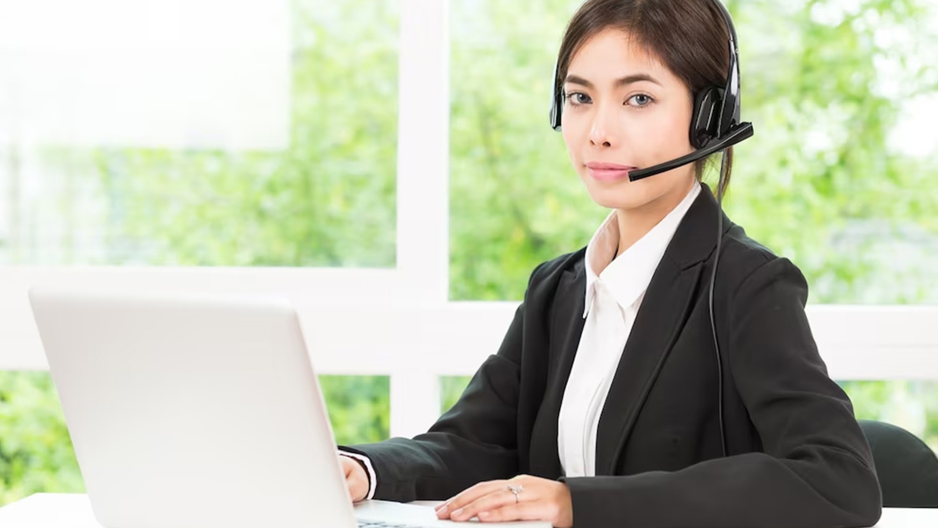 Đội ngũ hỗ trợ khách hàng chuyên nghiệp của okvip